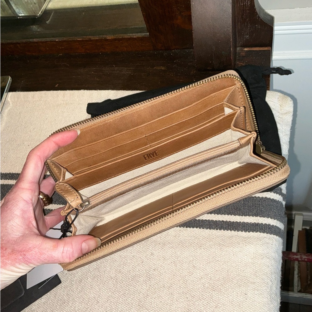 NWT Frye Leather Melissa Zip Around Wallet Beige Brown Retail $158 - Picture 12 of 13